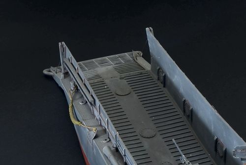 Italeri 1:35 - LCM-3 Landing Craft with 3 figures (6755)