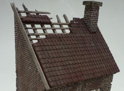 RT-Diorama 35007 Roof Tiles with Chimney (1:35)