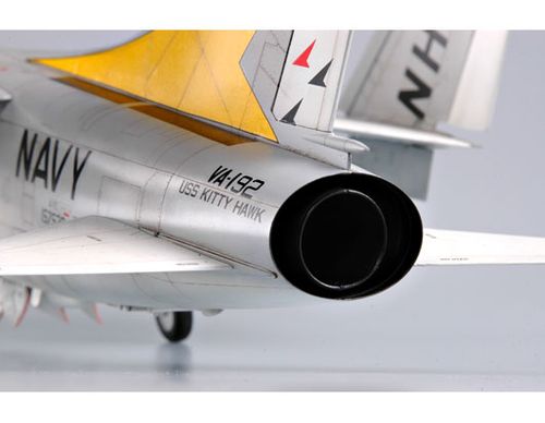 Trumpeter 1:32 - USS A-7E Corsair II. 02231 