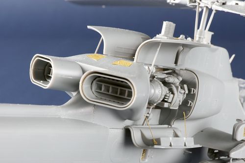 Trumpeter 1:35 - Bell AH-1 W Super Cobra (Turned Exhaust) (05117)