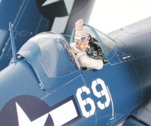 Tamiya 1:48 - Vought F4U-1D Corsair w/ Moto-Tug (61085)