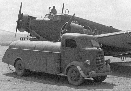 ACE 1:72 -Ford COE (Cab Over Engine) Tanker Truck m.1939 (72592)