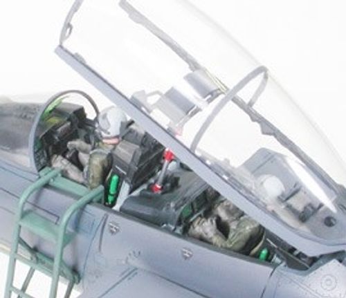 Tamiya 1:32 - Boeing F-15E Strike Eagle w/Bunker Buster (60312)