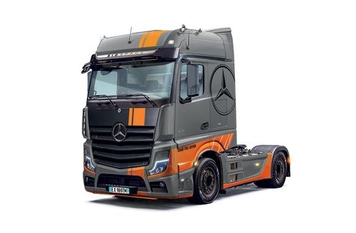 Italeri 1:24 - MB Actros MP4 Big Space - Grand Prix Edition (3968S)
