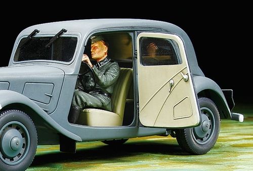 Tamiya 1:35 - Citroen Traction 11CV - Staff Car (35301)