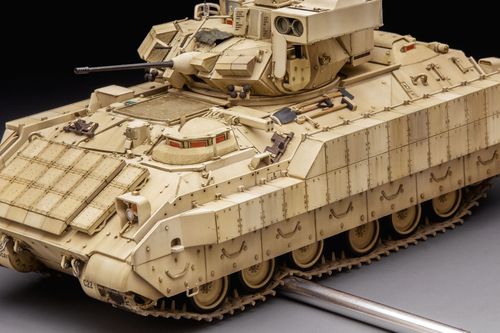 Meng Model 1:35 - M3A3 Bradley w/BUSK III (SS-006)