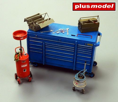 Plus Model 1:35 - Garage Equipment 497 